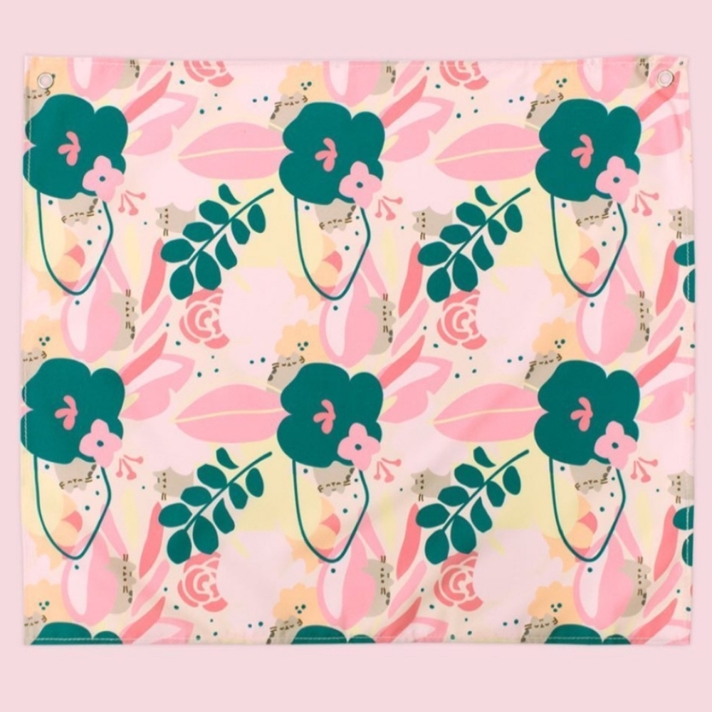 NWT Exclusive Mini Wall Tapestry 🐱🖼🎶